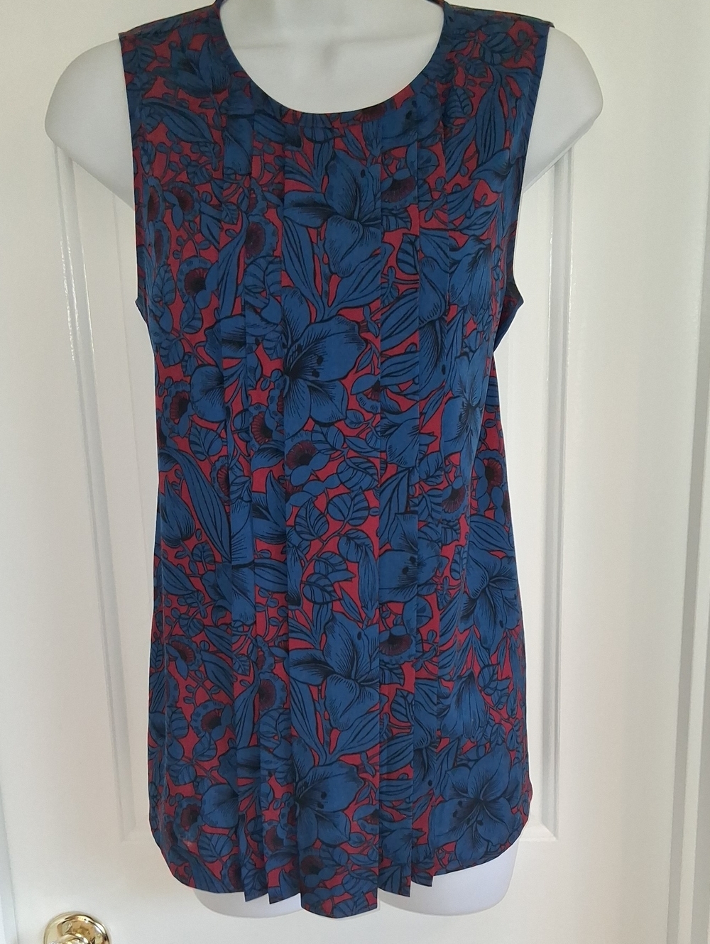 Ann Taylor Red Blue Pleated Sleeveless Blouse Size Small